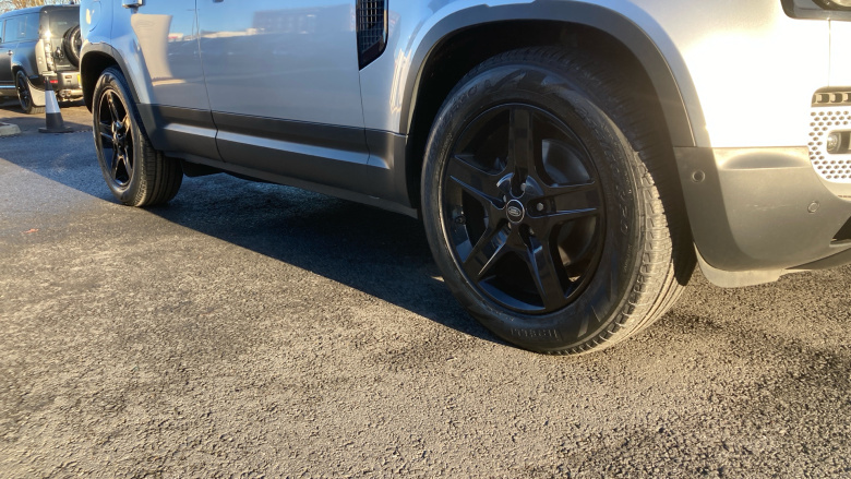 Land Rover Defender 2.0 D240 SE 110 5dr Auto Diesel Estate